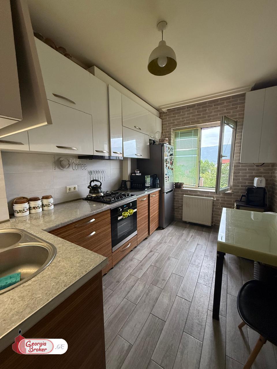 იყიდება ახალი გარემონტებული 3 ოთახიანი ბინა